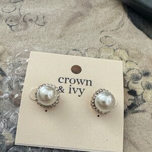 Crown and Ivy Pearl earrings